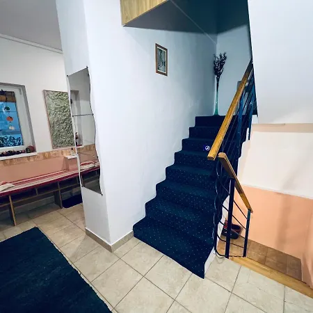 Privat Adriana קרמניצה